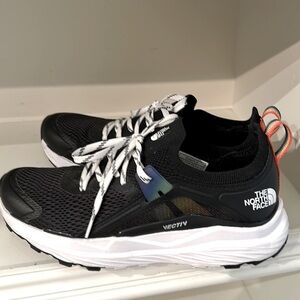 Brand new North FaceWomen’s black cross trainers- size 7 VECTIV black gym shoes